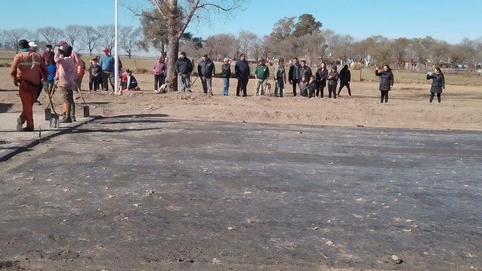 [VIDEO] Comenzaron a asfaltar la ruta de acceso a Silvio Pellico