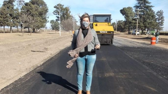 [VIDEO] Comenzaron a asfaltar la ruta de acceso a Silvio Pellico