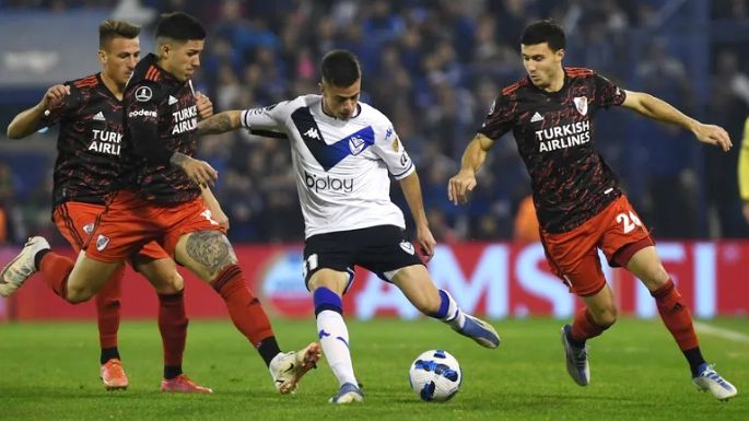 Vélez derrotó a River, pero se quedó corto en la diferencia y la serie permanece abierta