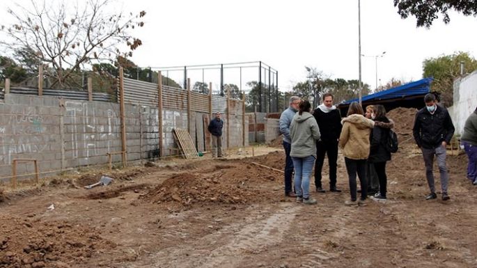 Comenzó la construcción del Salón de Usos Múltiples en la manzana del playón