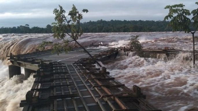 [Vídeo] Imponente crecida de agua obligó a cerrar la Garganta del Diablo