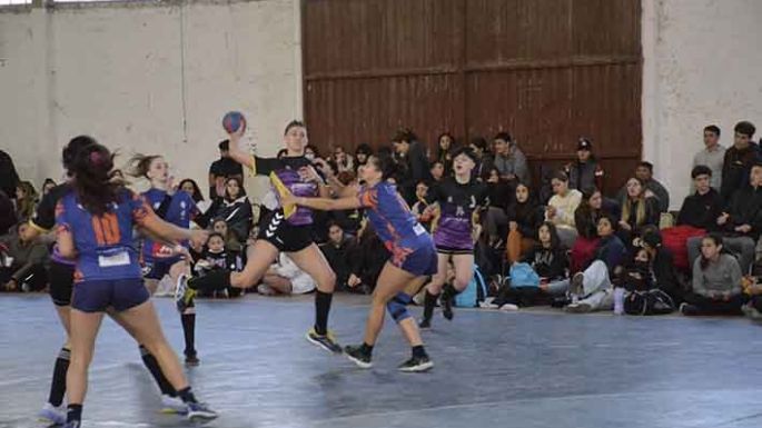 CIEF predominó en el clásico de inferiores
