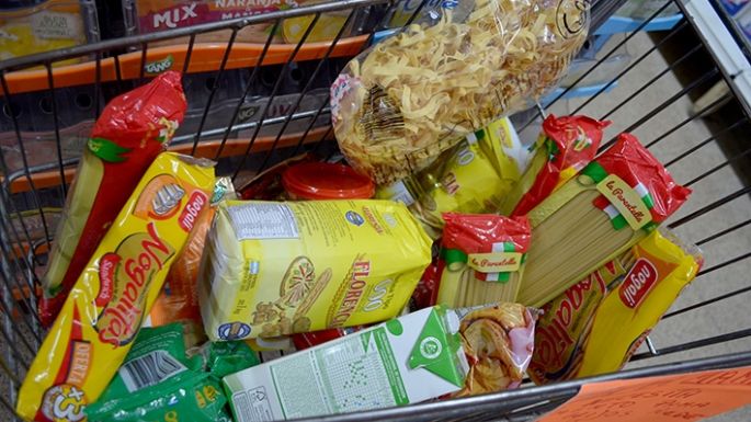 Leche, pan, fideos, azúcar...  “Si necesita, lleve sin cargo”
