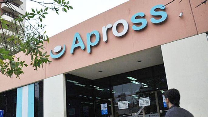 Apross los denunció por un intento de fraude y quedaron tras las rejas