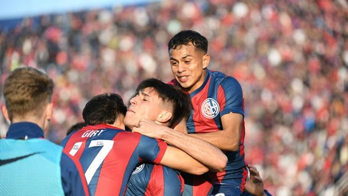 San Lorenzo celebró  ante un Boca en crisis