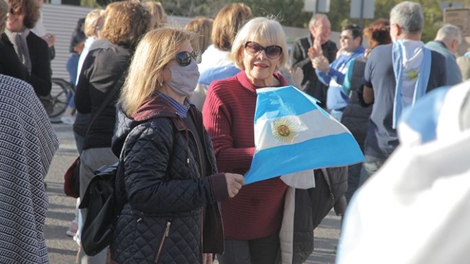 Argentinazo: más de 200 personas se movilizaron en el microcentro