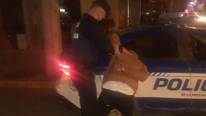 Un hombre detenido por increpar e insultar a la policía