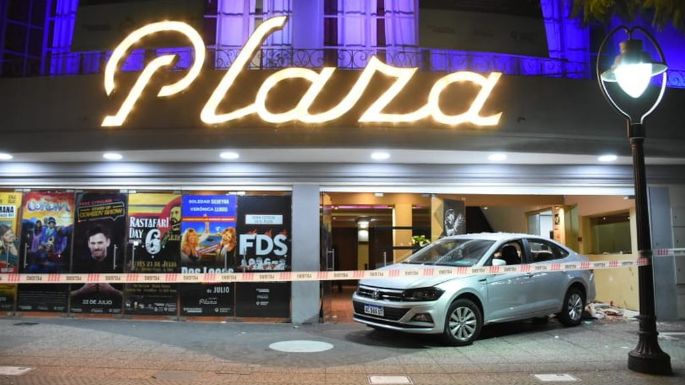 Perdió el control de su vehículo y atropelló a 23 personas en la puerta de un teatro