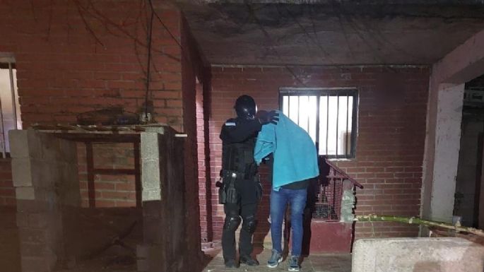 Padres escondían drogas en el peluche de su hija y fueron detenidos