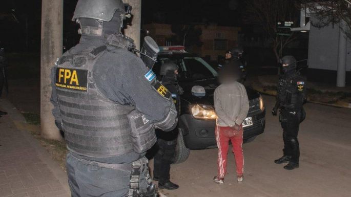 Incautaron varias dosis de cocaína al controlar a un sujeto
