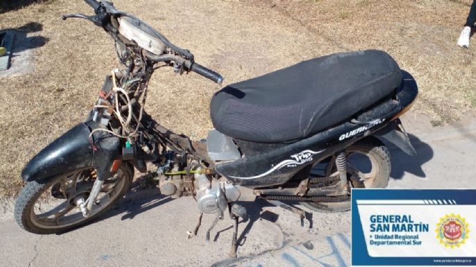 Se fracturó un dedo de un pie al chocar dos motos