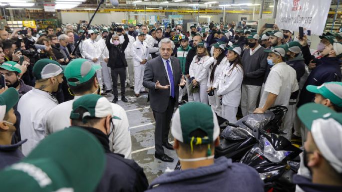Fernández recorrió la fábrica de Honda, que llegará a 1.200.000 motos producidas