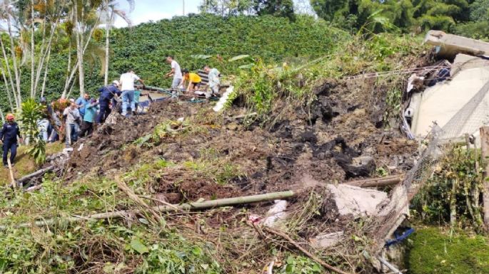 Tres niños murieron por un alud que sepultó una escuela rural