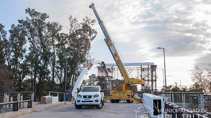 Comenzaron a montar los arcos sobre el nuevo puente Alvear