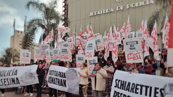 Marcharon a la Policía para reclamar justicia