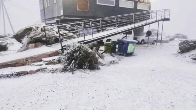 Continúa cerrado el camino de las Altas Cumbres por el hielo y la nieve