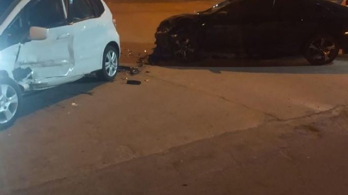 Jóvenes protagonizaron un choque vehicular en barrio Centro