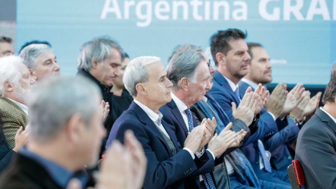 Gill acompañó al presidente en la presentación de un nuevo plan de obra pública
