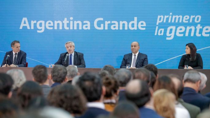 Gill acompañó al presidente en la presentación de un nuevo plan de obra pública