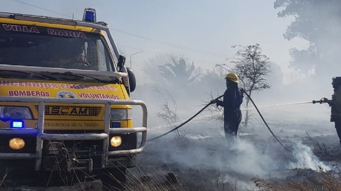 Bomberos sofocaron incendio de pastizales