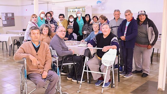 En el Hogar de Ancianos se festejó con choripaneada