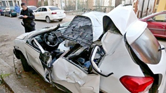 Tres muertos y un herido grave al chocar un auto contra un árbol