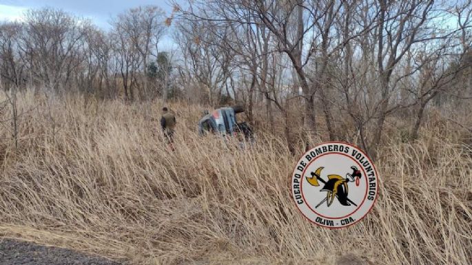 Bomberos socorrieron a un auto que volcó entre Oliva y Oncativo