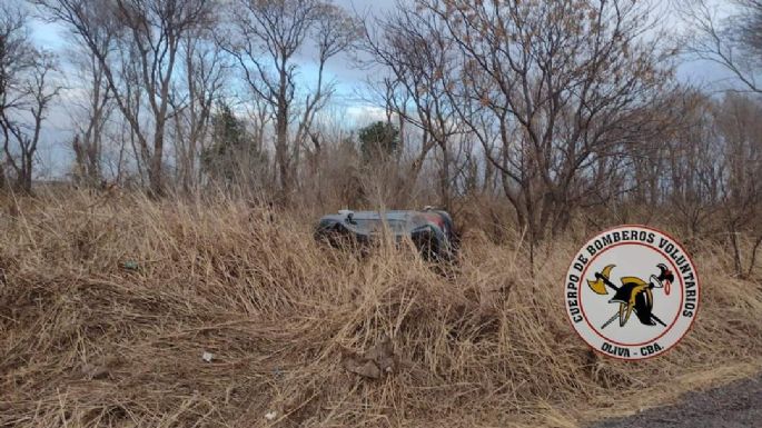 Bomberos socorrieron a un auto que volcó entre Oliva y Oncativo