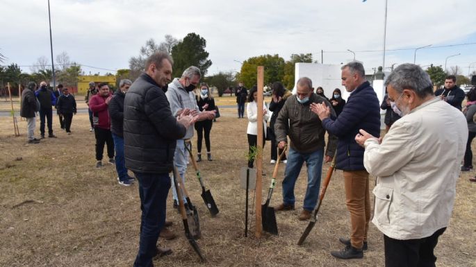 Se plantaron árboles nativos en homenaje a excombatientes de Malvinas