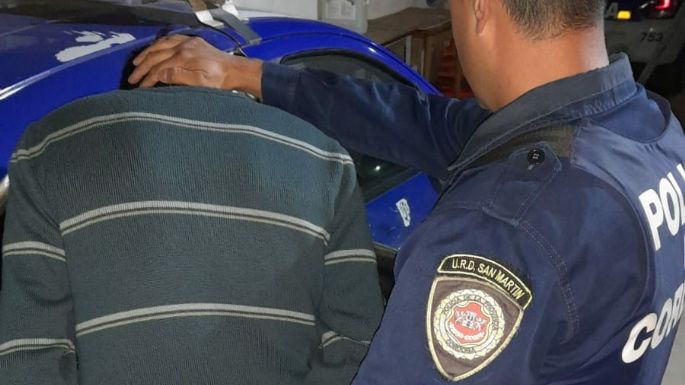 Estaba discutiendo con una mujer y llevaba un cuchillo entre sus prendas