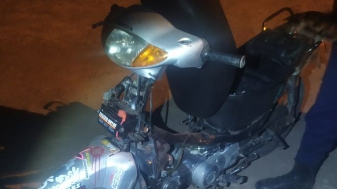Un chico deambulaba una moto que tenía pedido de secuestro