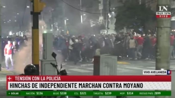 Graves incidentes frente a la sede de Independiente