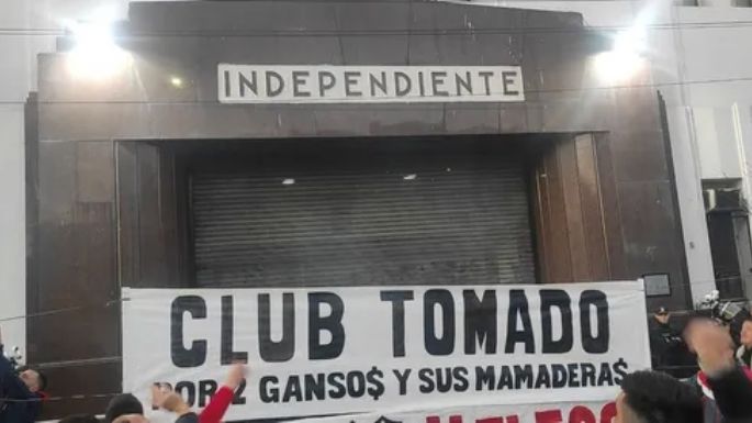 Graves incidentes frente a la sede de Independiente
