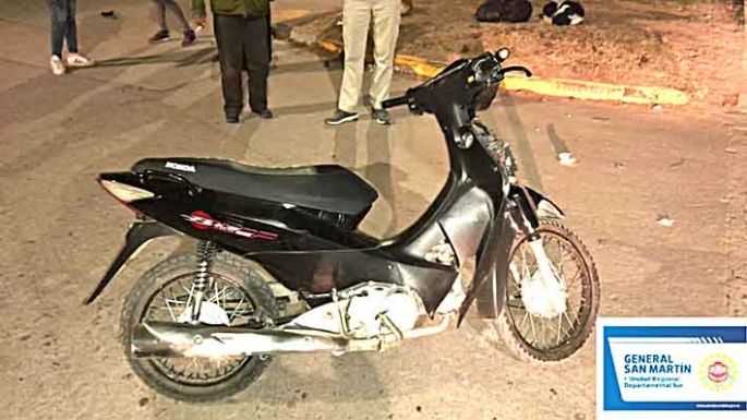 Chocó en la moto y se hirió gravemente