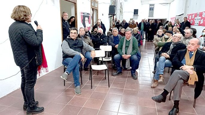 La UCR continúa entregando carnets a afiliados