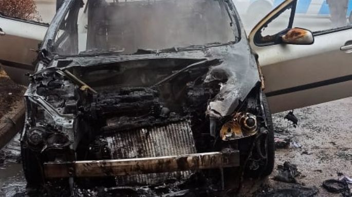 Se incendió un auto en Carlos Pellegrini y Quintana