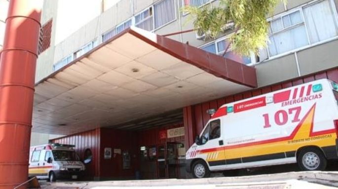 Un colectivo chocó contra el Hospital de Urgencias