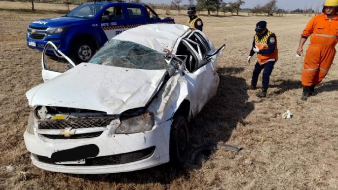 Una familia sufrió el vuelco de su vehículo