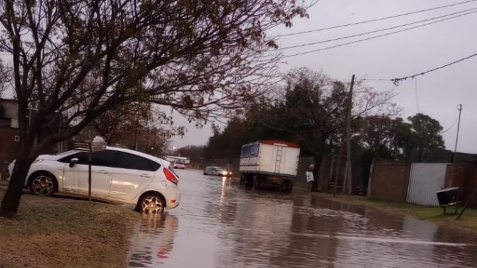 [Vídeo] La lluvia torrencial trajo complicaciones y calles inundadas