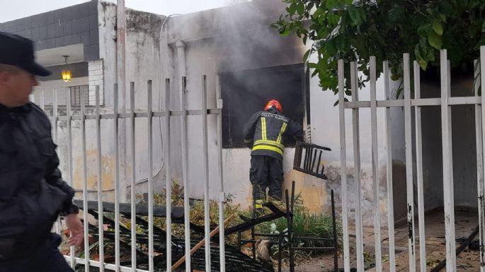 [Video] Incendio en una casa con varios daños materiales