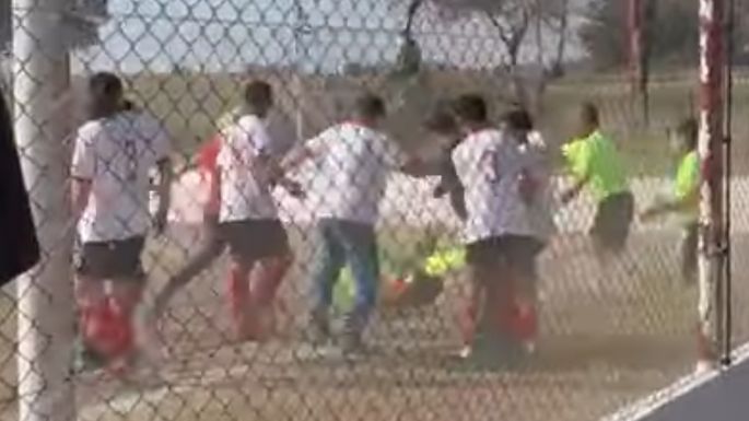 Cobarde agresión a la terna arbitral en un partido amistoso