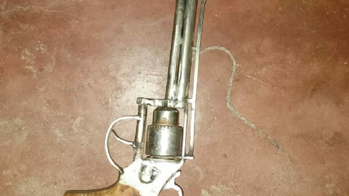 Robaba con un arma falsa, pedía disculpas y lo detuvieron