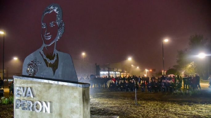 Inauguraron el monumento que recuerda a Eva Perón
