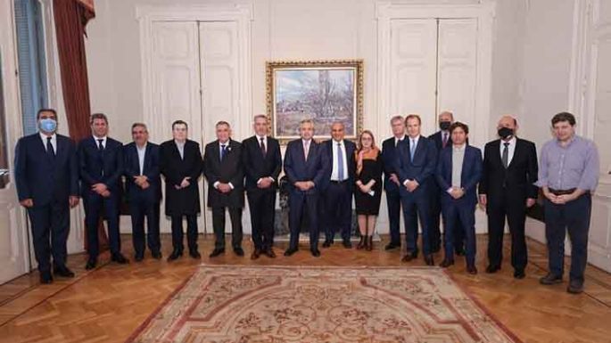 Fernández almorzó con la Liga de Gobernadores