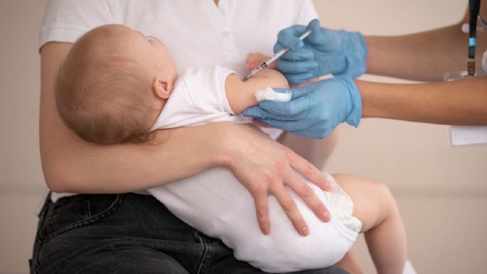 Siguen vacunando niñas y niños