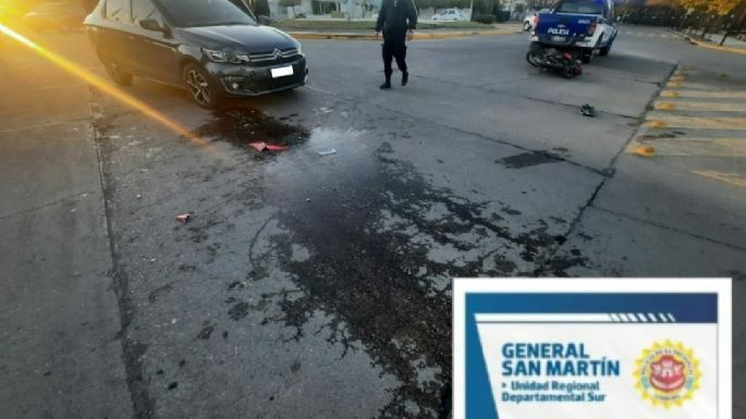 Trasladaron al Pasteur a un motociclista con múltiples fracturas tras chocar contra un auto