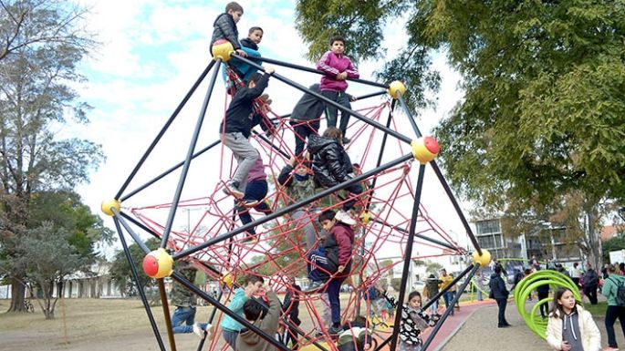 La ciudad ya cuenta con su parque de juegos infantiles más grande