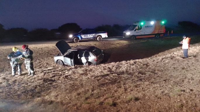 Se quedó dormido y volcó con su auto