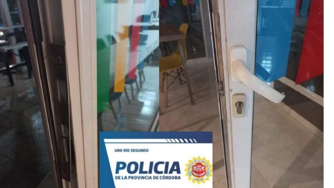 Entró a un local, lo descubrieron, se subió a los techos y se escondió en un tanque de agua