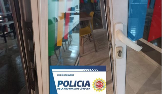Lo aprehendieron con un celular y dinero